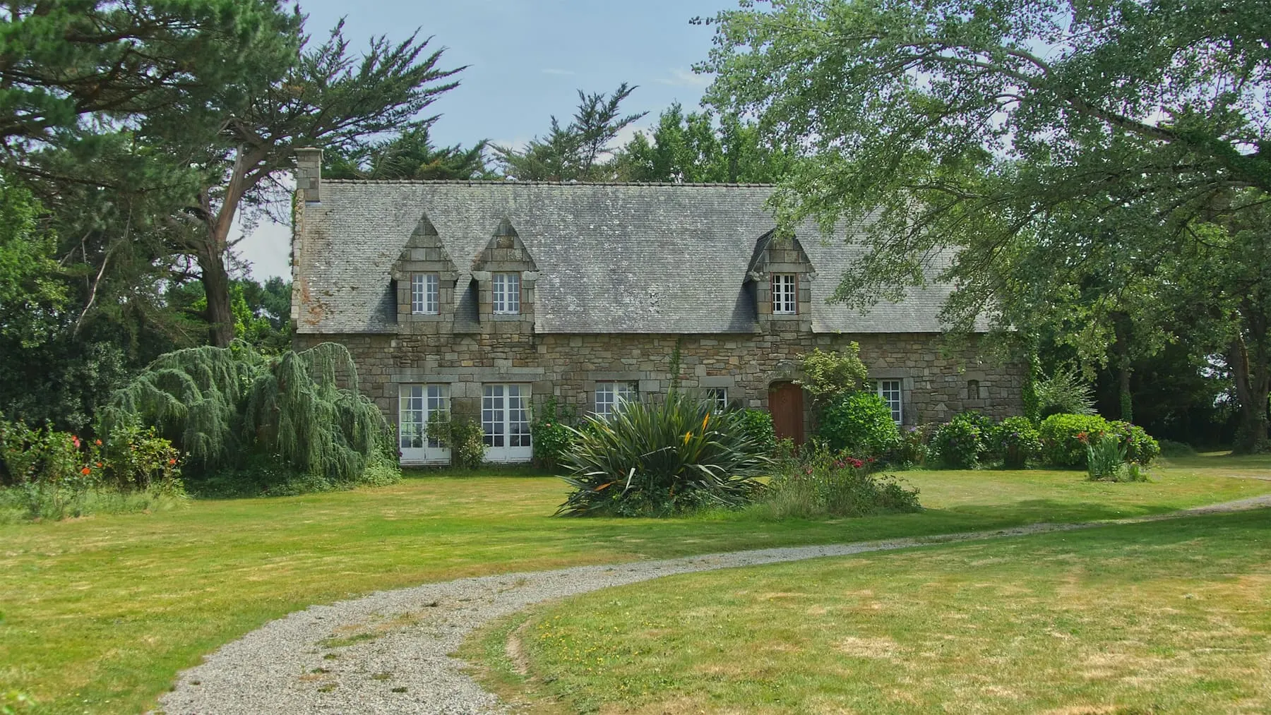 Manoir breton en pierre couvert d’ardoises naturelles